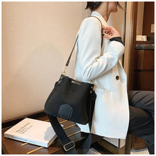 Cargar imagen en el visor de la galería, Bolso Paulina
